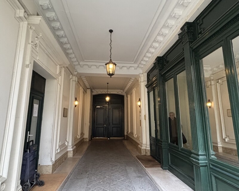 Chambre de service au dernier étage avec ascenseur  - Img 1429