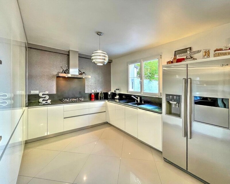 maison de 6 pièces  4 chambres avec garage  - Cuisine